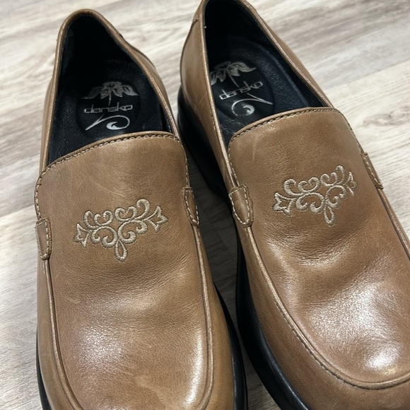 Dansko Royal Romance Tan Leather Embroidered Platform Clog Loafer Comfort Shoes - Picture 4 of 10